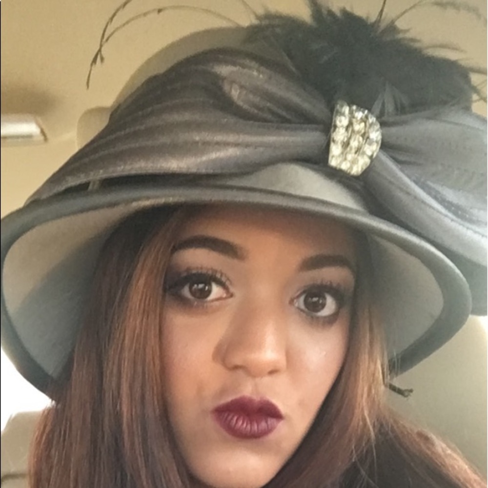 Beautiful hat! - Picture 2 of 3